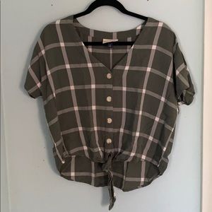 Universal Thread Green Top